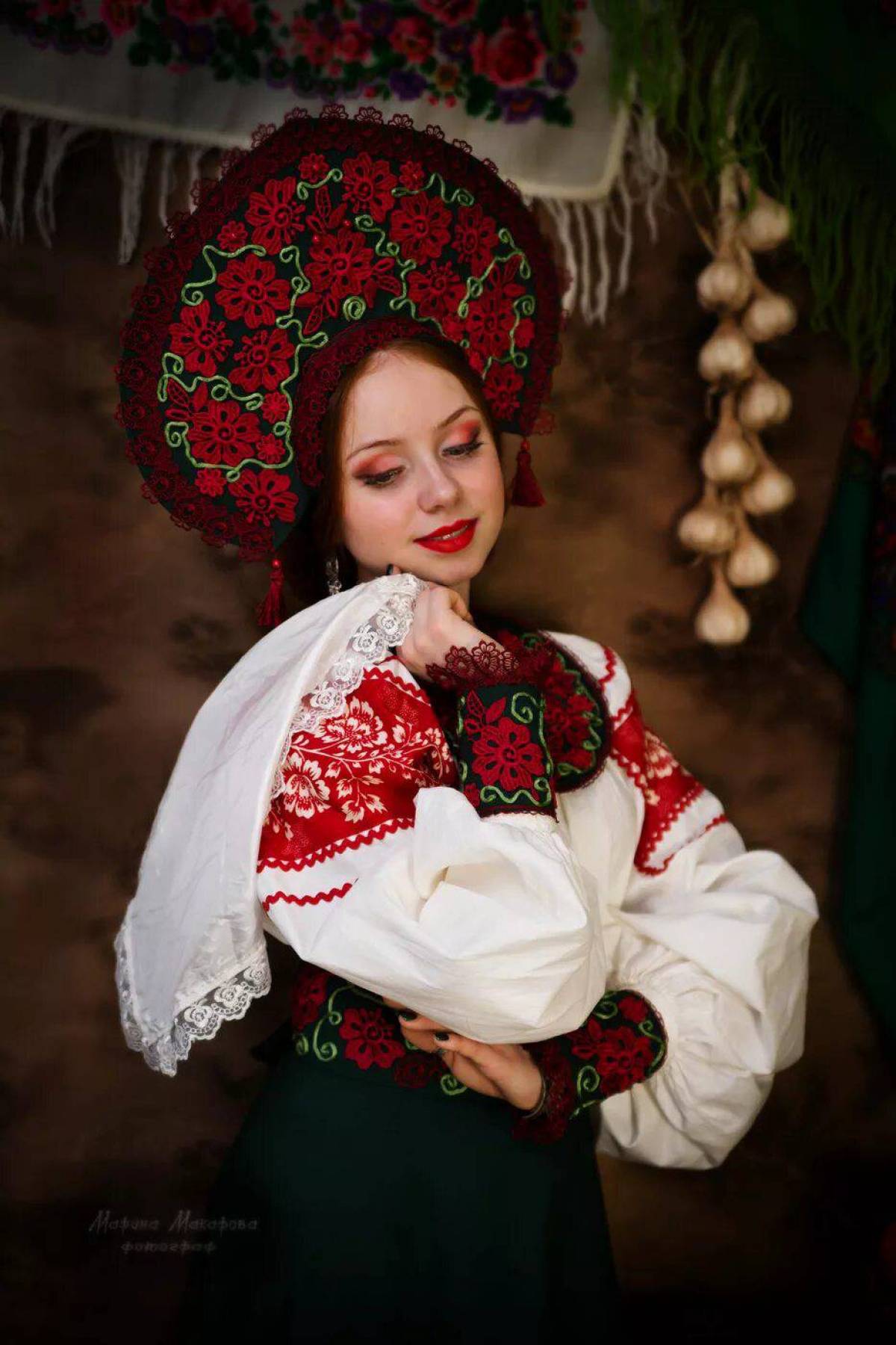 Women in Slavic costumes underwear in Tiraspol