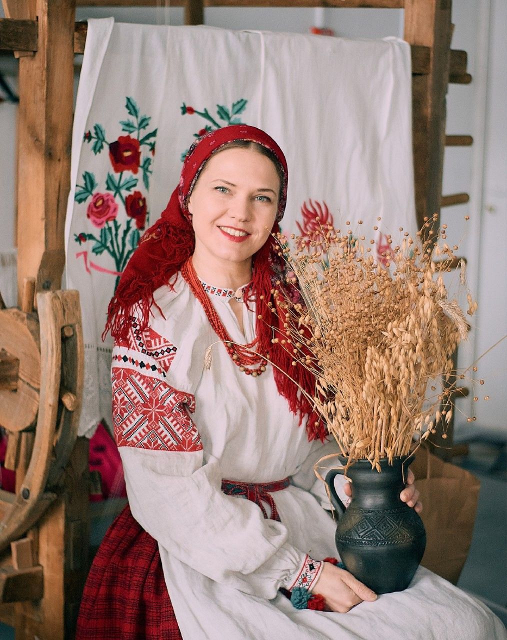 Women in Slavic costumes in Tiraspol