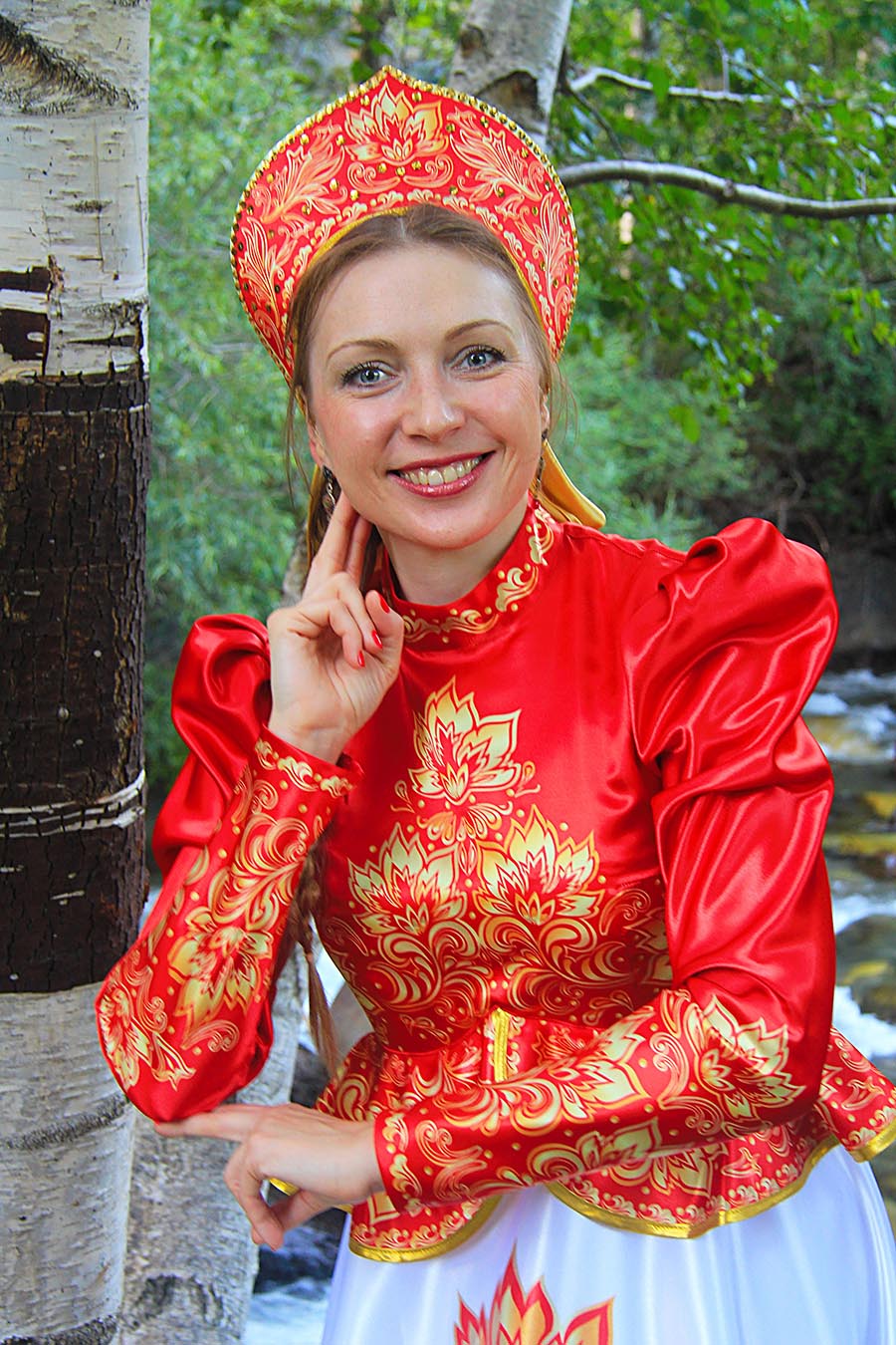 Women in Slavic costumes in Tiraspol