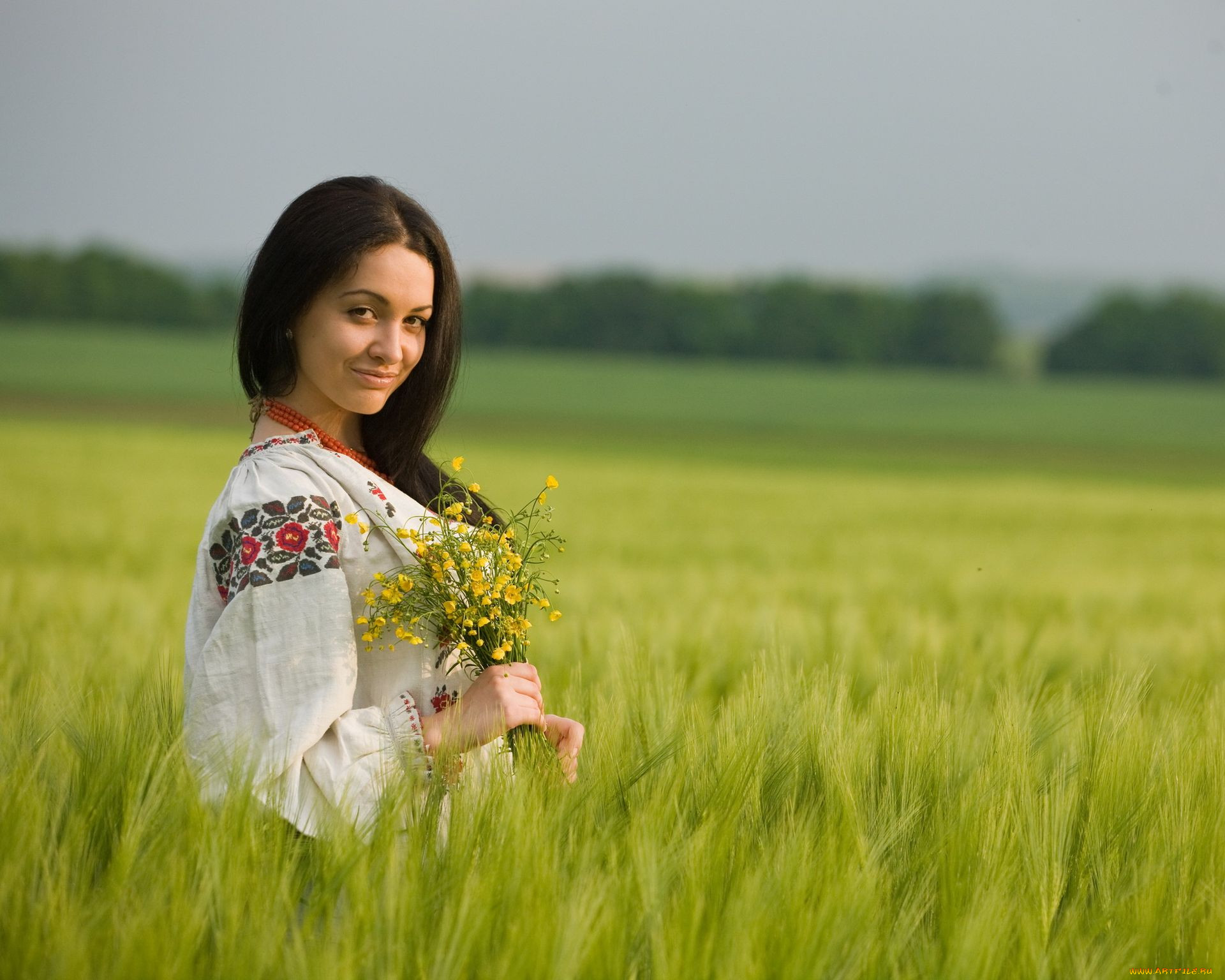 Women in Slavic costumes in Tiraspol