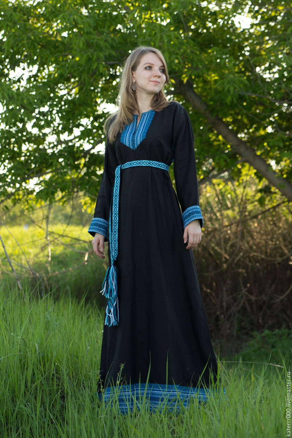 Women in Slavic costumes in Tiraspol