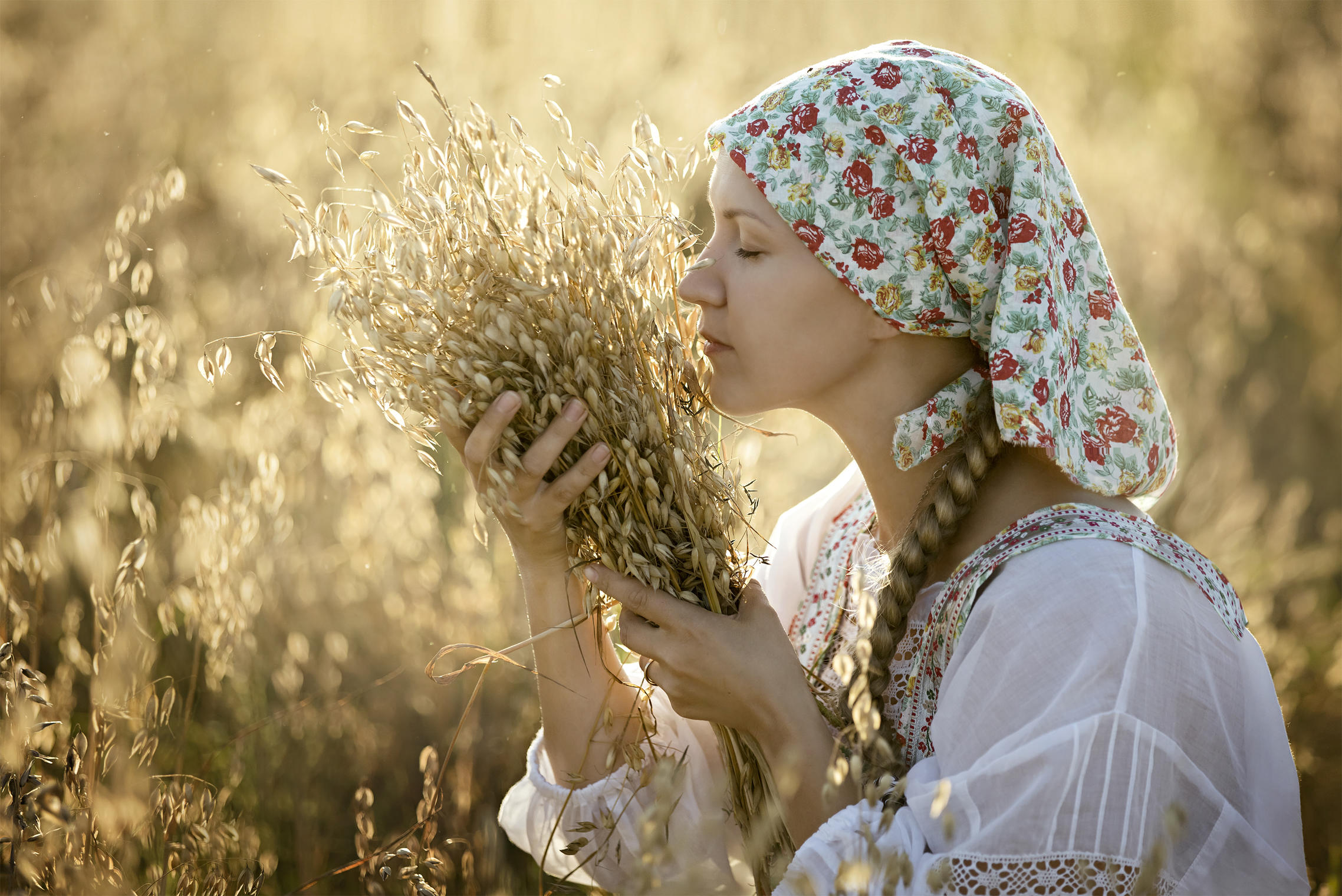 Photo Women in Slavic costumes in Tiraspol