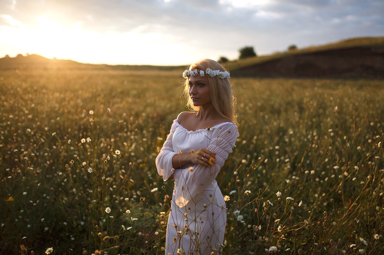 Girls in Slavic costumes in Tiraspol
