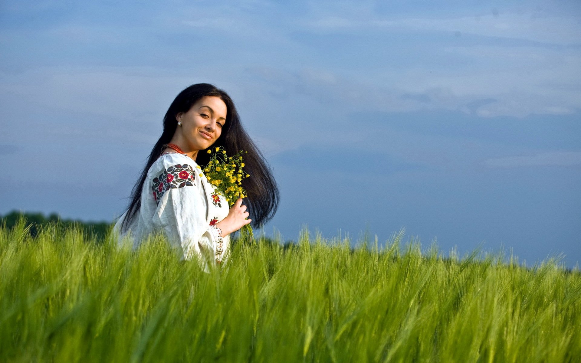 Girls in Slavic costumes in Tiraspol