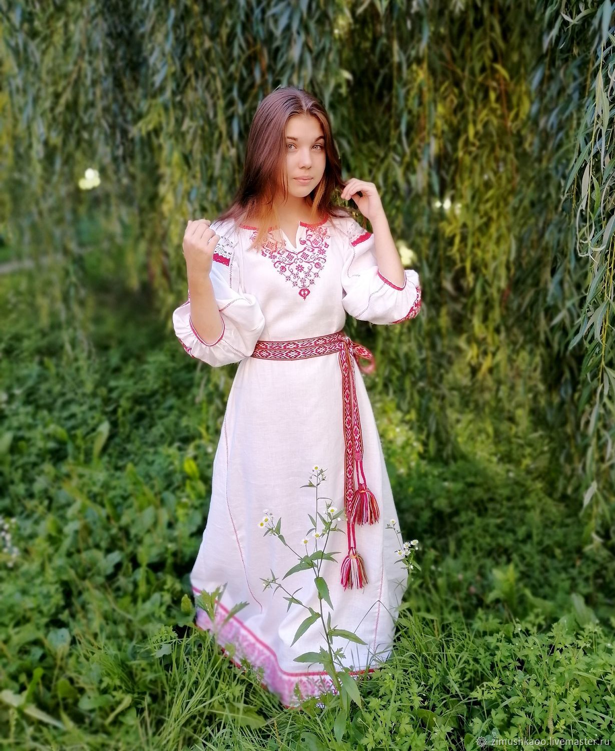 Girl Girls in Slavic costumes in Tiraspol